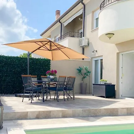 Casa Hana Holiday home Buzinija